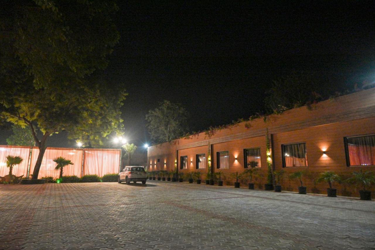 Md Farms And Resorts Матхура Экстерьер фото